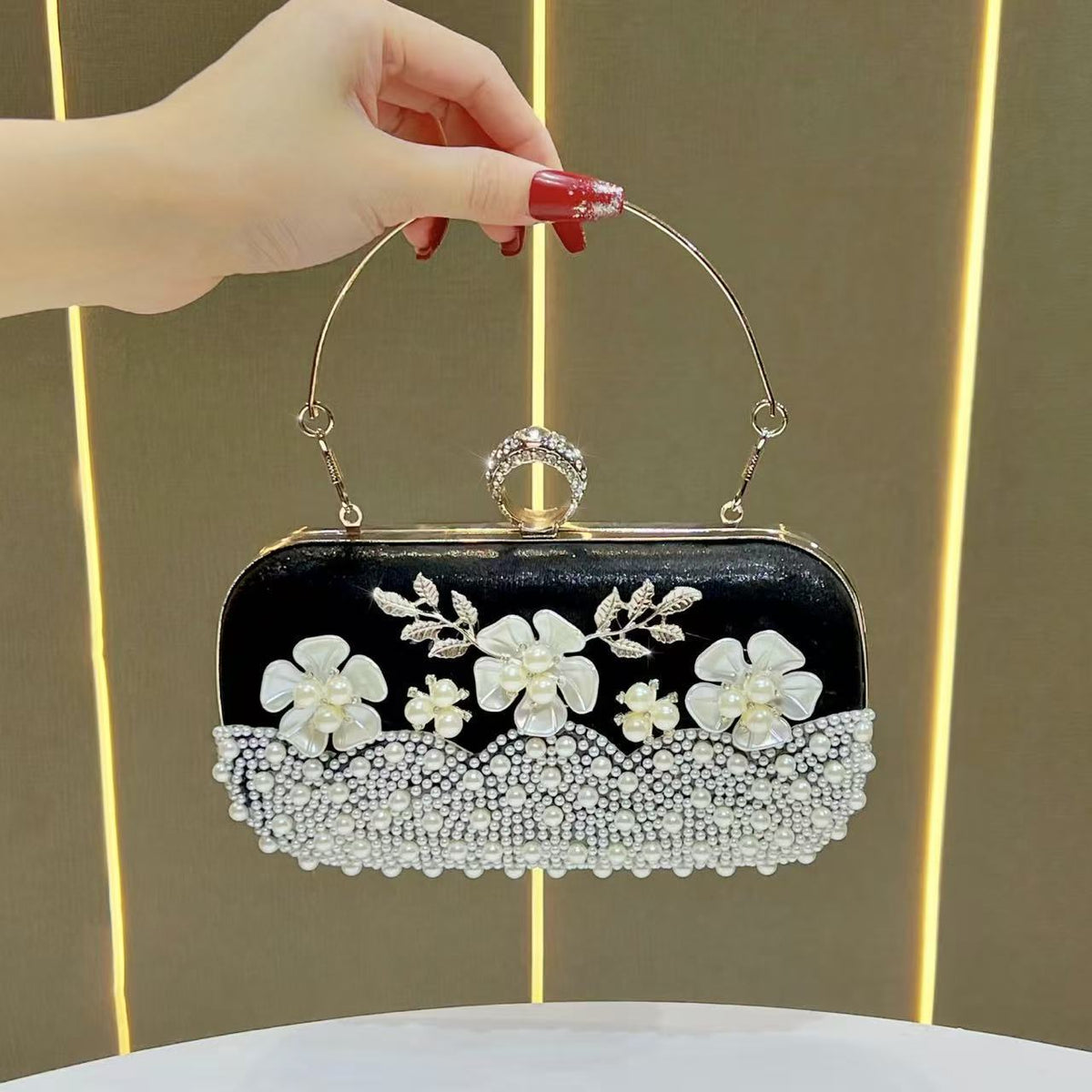 Elegant Pearl Flower Evening Clutch for Women, A Charming Small Top-Handle Crossbody Bag with Exquisite Floral Pearl Embellishment, Perfect for Formal Gowns Banquets Weddings & Special Occasions