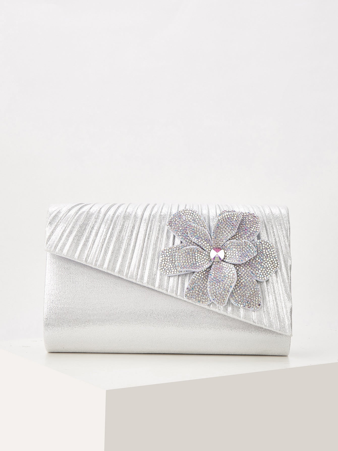 Handmade Vintage Silver Clutch for Women, New Chinese Style Top Handle Bag, Perfect for Dresses and Cheongsam, Elegant Evening Handbag for Ladies