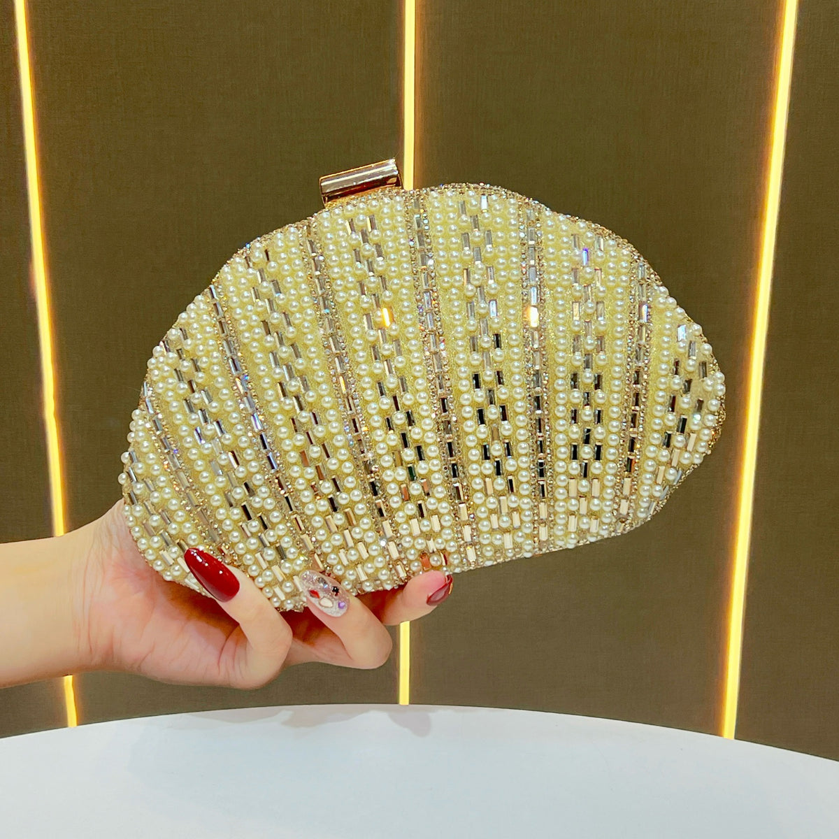 Women's Pearl Rhinestone-Embellished Shell Evening Clutch, New Glamorous Chain Crossbody Bag with Versatile Elegant Design, Premium Fashion Purse