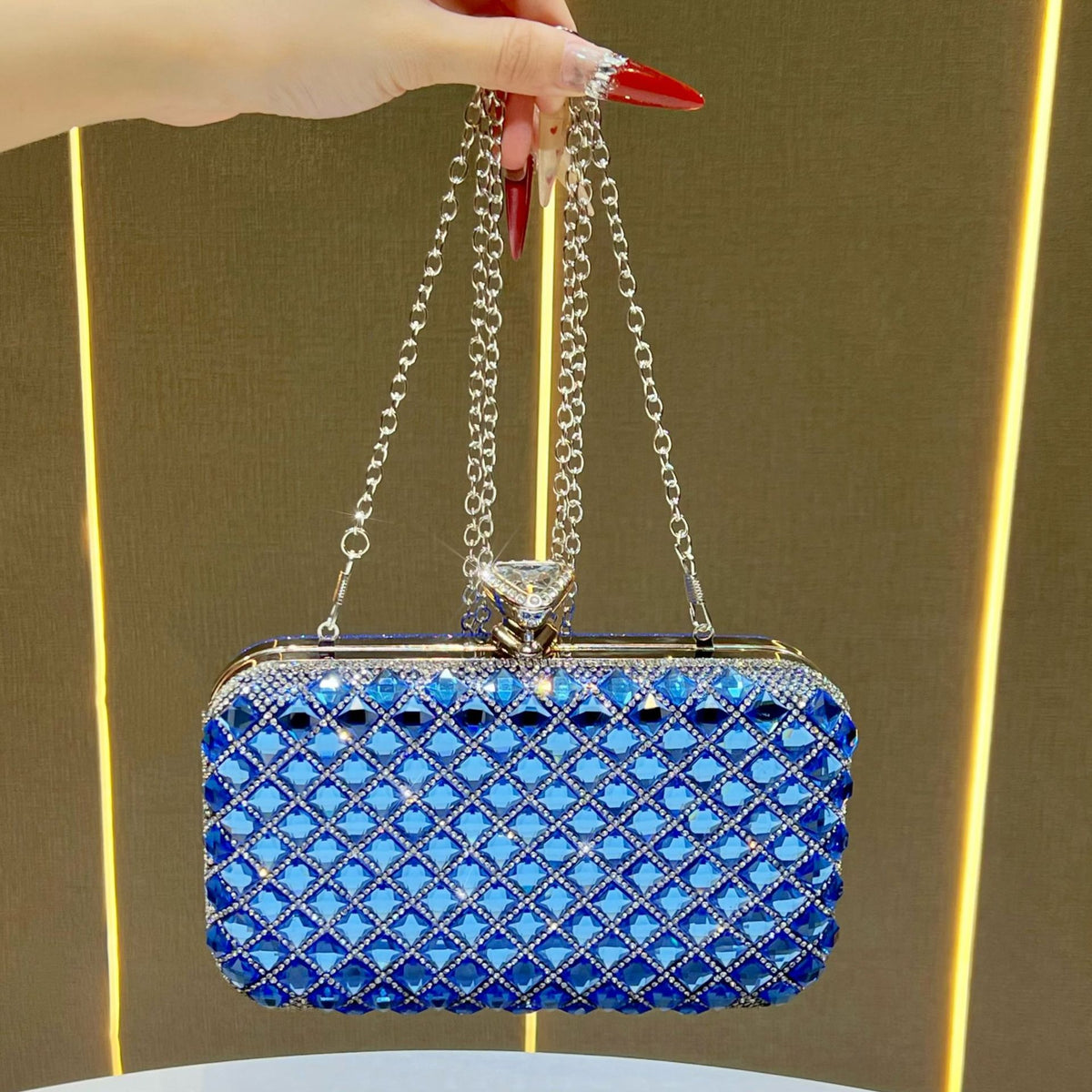 Dazzling Rhinestone-Embellished Evening Clutch for Women, A Sparkly Crossbody Bag with Elegant Design, Perfect for Formal Dresses Parties Weddings & Banquets