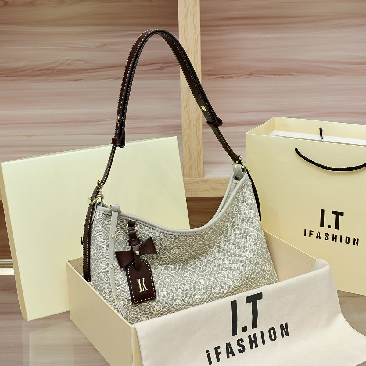Genuine Leather Vintage Printed Tote Bag for Women, New Large Capacity Commute Shoulder Crossbody Handbag, Premium Fashionable Everyday Purse for Ladies