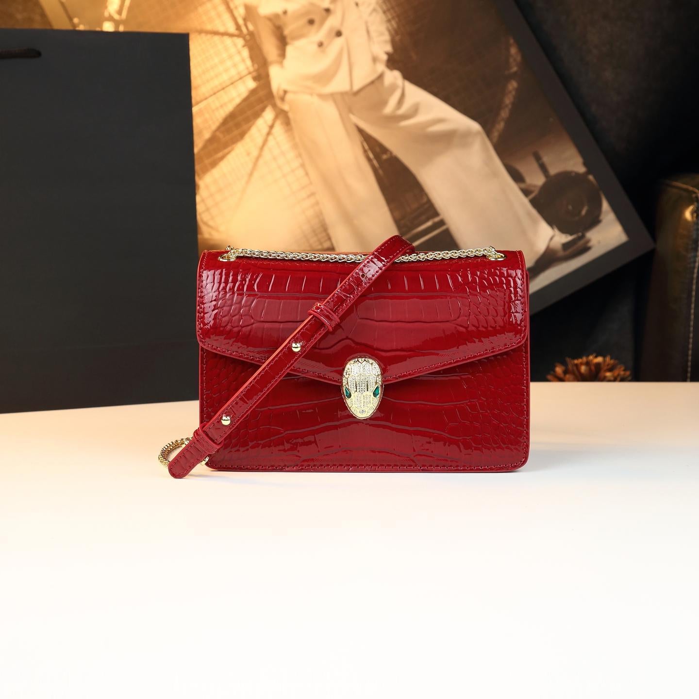 New Arrival Croc-Effect Genuine Leather Small Square Bag for Women, A Serpent-Head Chain Crossbody Shoulder Handbag with Elegant Design