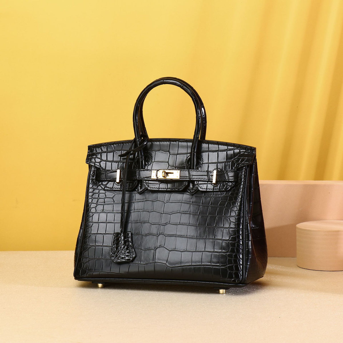 Elegant Croc-Embossed Large Tote Bag for Women, Premium High-End Banquet Handbag with Classic Sophisticated Design, A Luxurious Everyday Purse