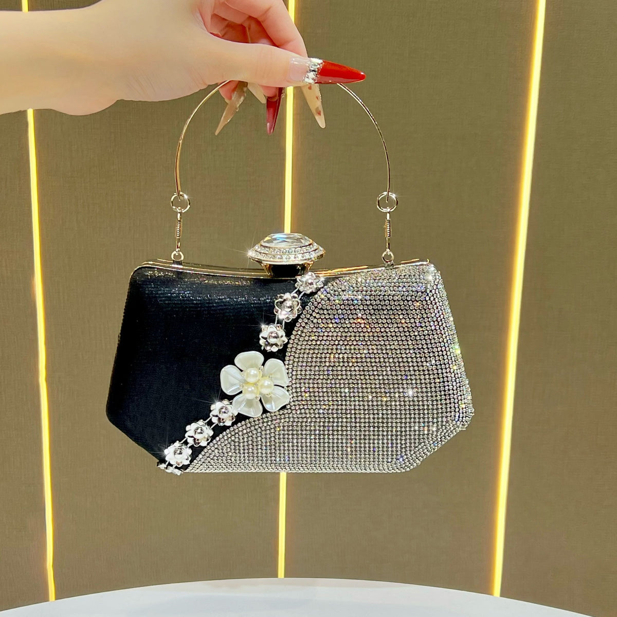 Elegant Rhinestone Floral Evening Clutch for Women, A Unique Boutique Crystal-Studded Top-Handle Crossbody Bag with Light Luxury Design, Perfect for Banquets Formal Dresses Weddings & Special Occasions