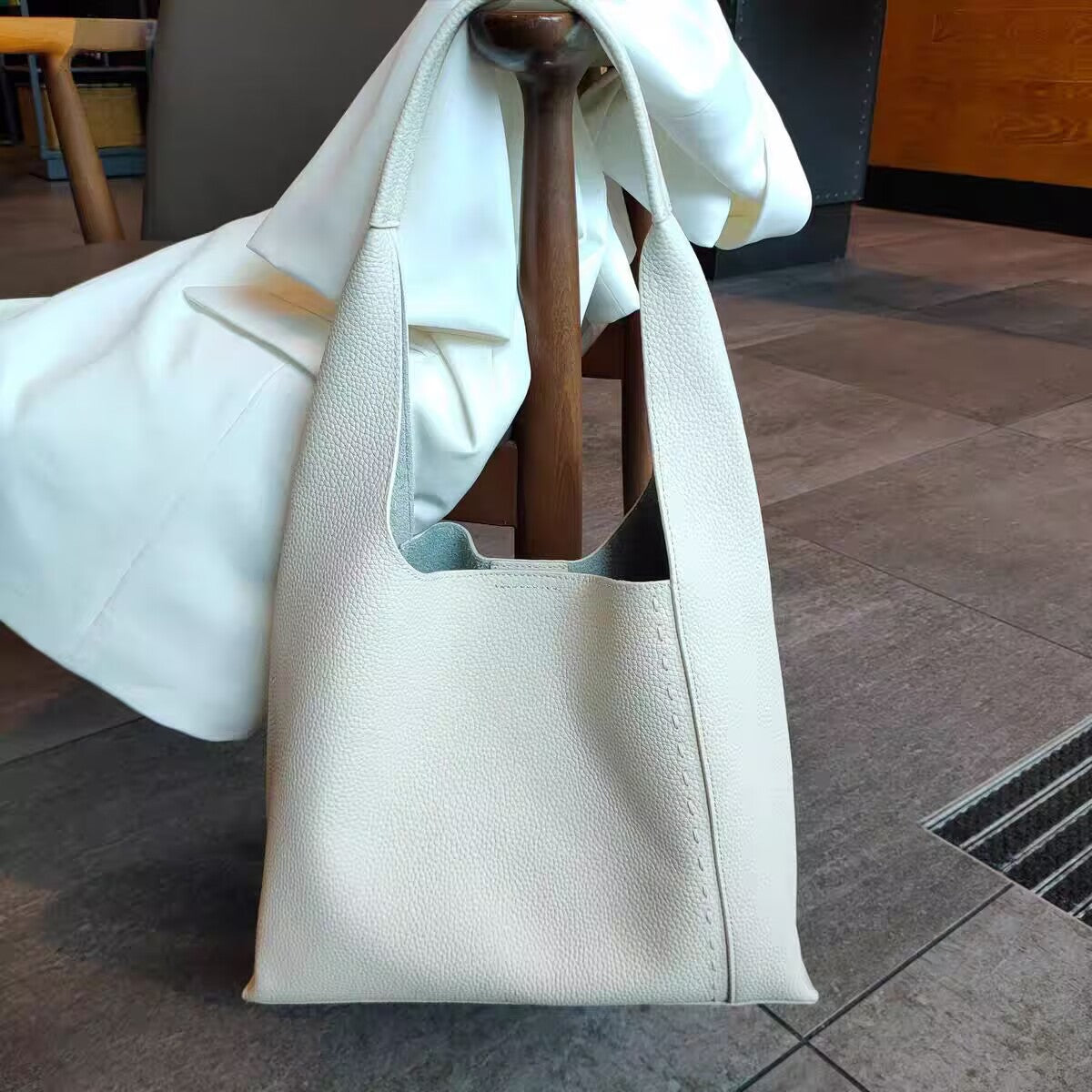 2026 Fall New Soft Cowhide Large Capacity Tote Bag, Fashionable Versatile Commute Top Handle Shoulder Purse, Premium Leather Handbag for Women