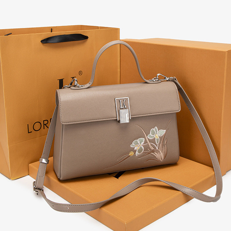 Exquisite Chinese Embroidery Genuine Leather Handbag for Women, Cheongsam-Inspired Elegant Tote with Premium Sophisticated Look, A Thoughtful Gift for Mom