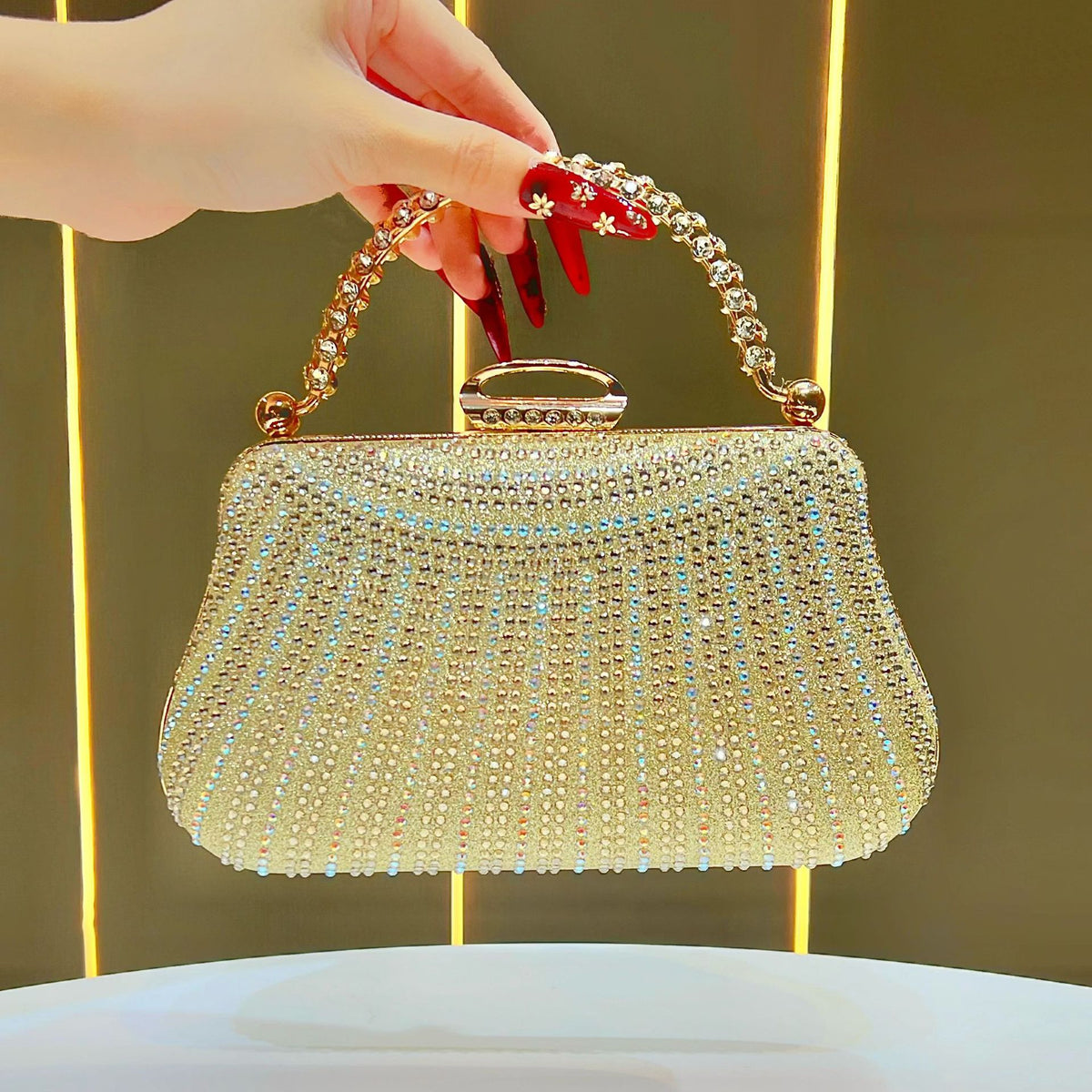 Dazzling Full Rhinestone Evening Clutch for Women, A Sparkly Crystal Banquet Bag Perfect for Cheongsam Wedding Gowns & Formal Dresses, Ins-Style Glamorous Purse