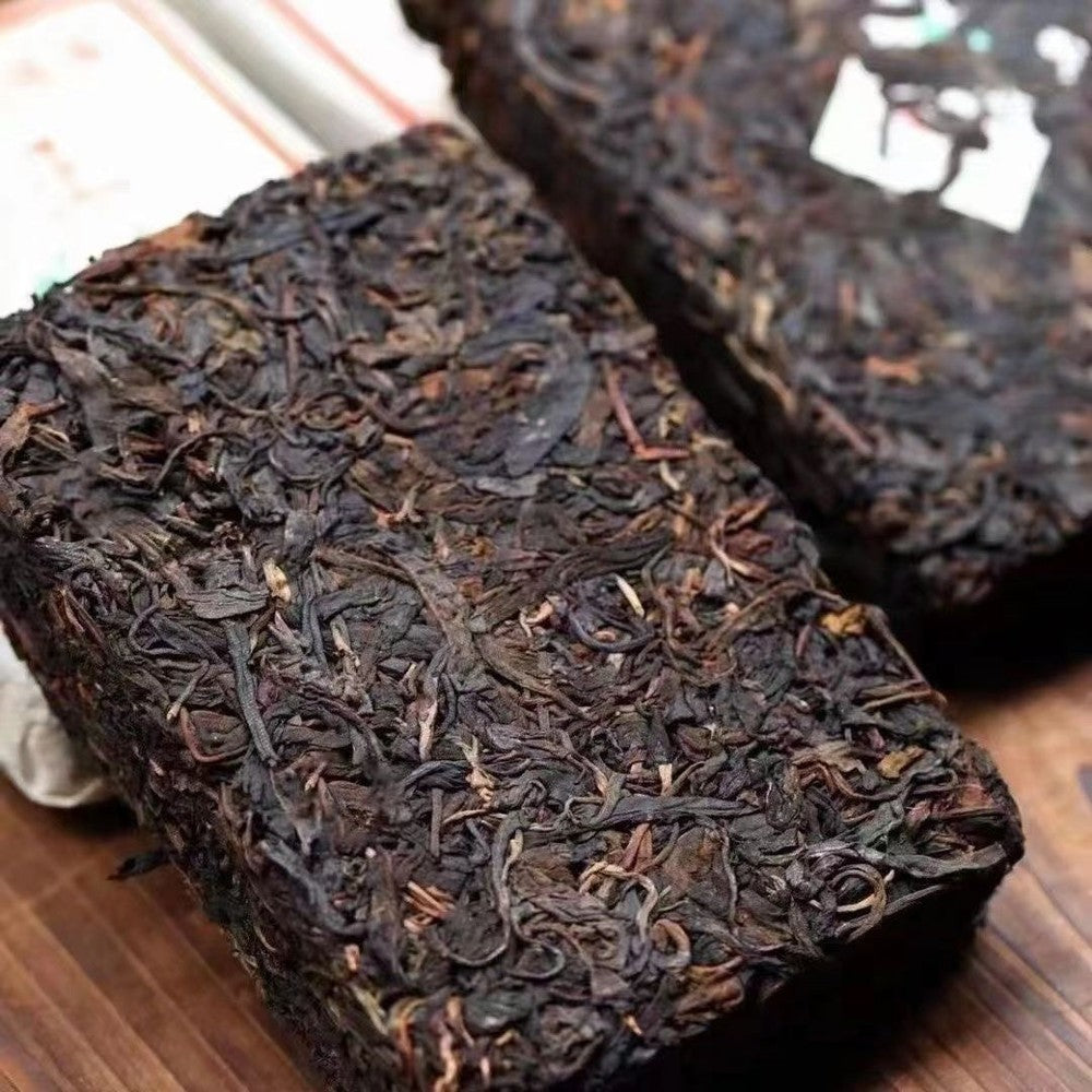 Yunnan Ancient Tree Pu'er Tea 300g 2001 Yiwu Wild Tea Smoky Fragrance Raw Tea