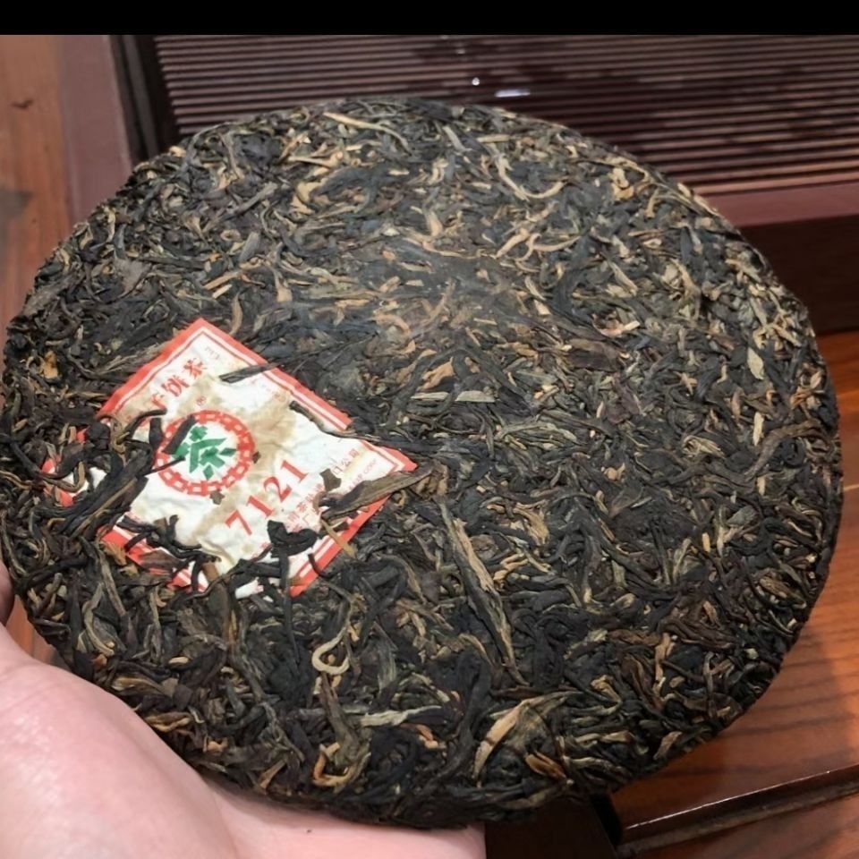 CHINATEA CNNP 7121 2007 Kunming Tea Factory Pu'er Tea Cake Raw Pu-erh Puer 357g