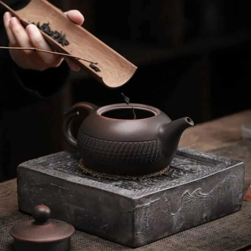 Teapots Vintage carved purple pottery teapot Chinese Kung Fu teapot single teapot Chinese teapot y240701