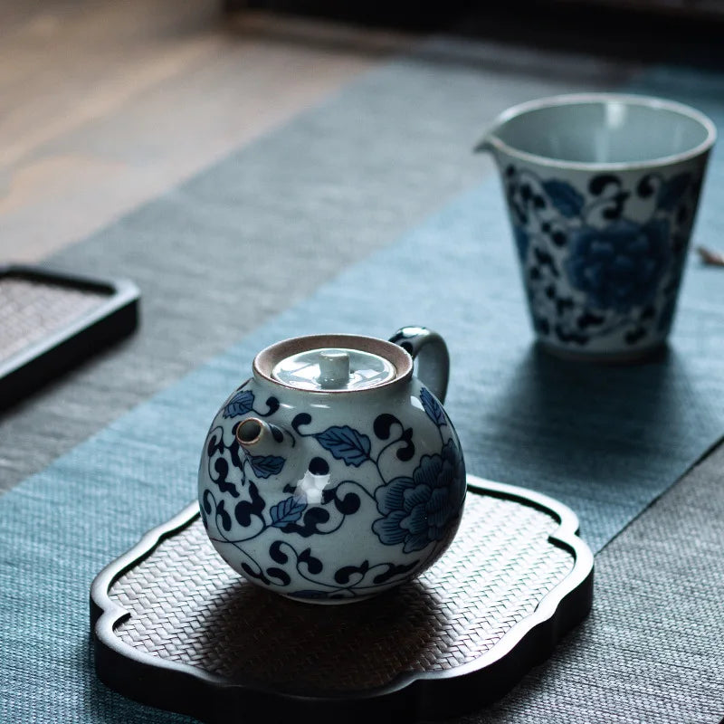 Blue and White Porcelain Teapot Handmade Ceramic Teapot Kung Fu Tea Set Small Single Pot Handle Pot Tea Making Device Tea Pot