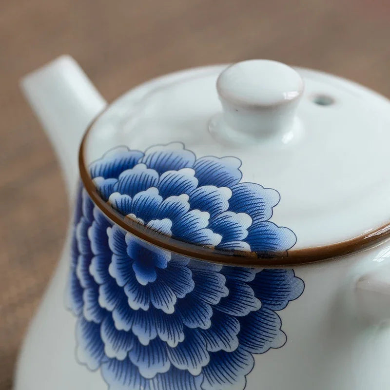 Chinese blue and white retro side handle teapot small single tea pot ceramic Japanese kungfu tea set one person mini teaware