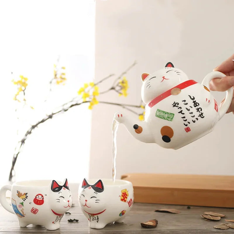 Japanese Cat Tea Set Maneki Neko Lucky Cat Ceramic Teapot and Cup Set Japanese Anime Cat Teapot 2 Teacups with Strainer Tea Set