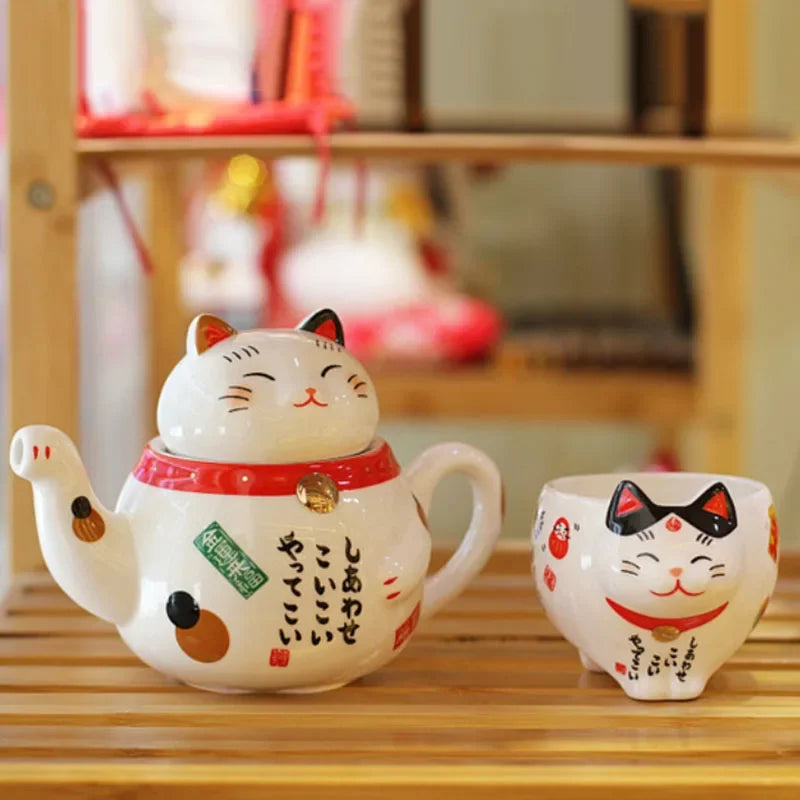Japanese Cat Tea Set Maneki Neko Lucky Cat Ceramic Teapot and Cup Set Japanese Anime Cat Teapot 2 Teacups with Strainer Tea Set