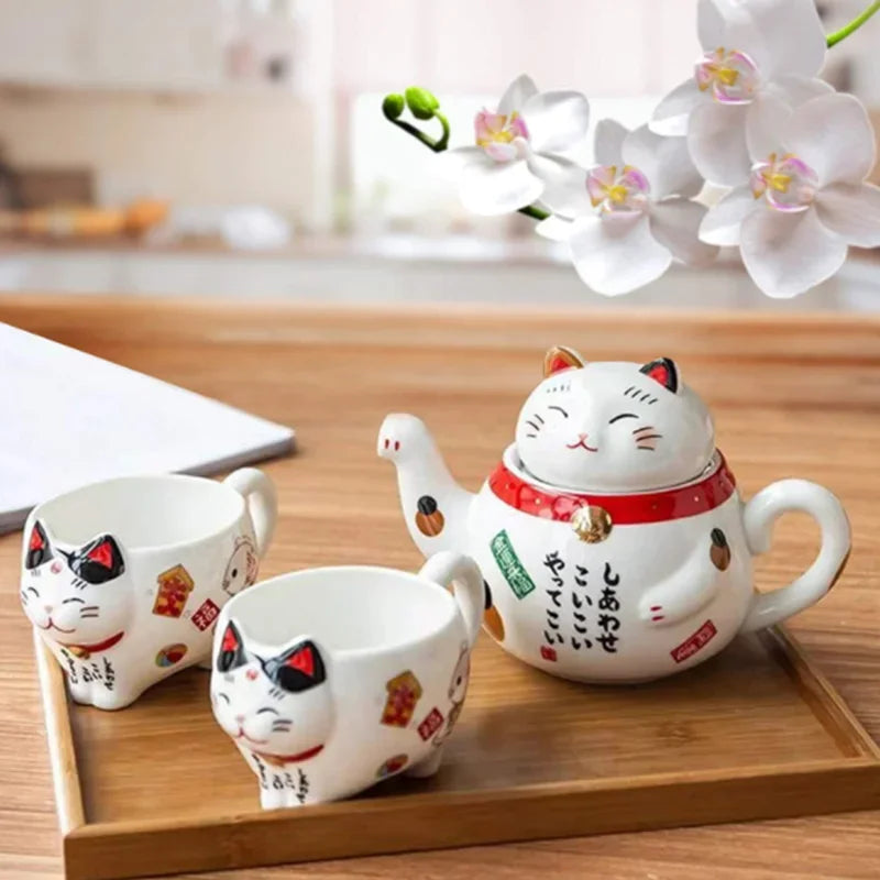 Japanese Cat Tea Set Maneki Neko Lucky Cat Ceramic Teapot and Cup Set Japanese Anime Cat Teapot 2 Teacups with Strainer Tea Set