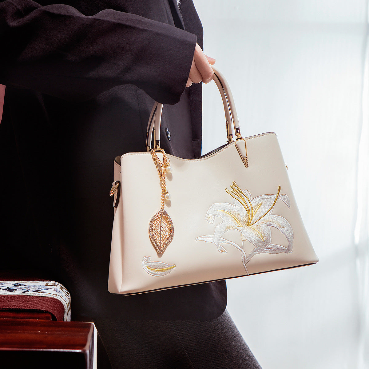 Modern Oriental Embroidery Large Tote Bag for Women, Elegant Crossbody Handbag with Premium Look, Ideal Gift for Mom