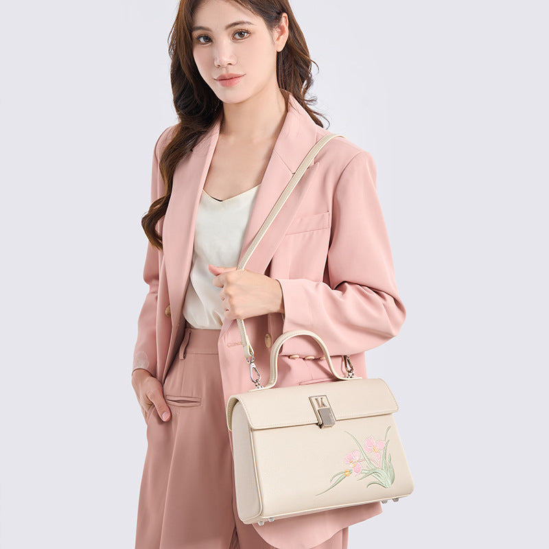 Exquisite Chinese Embroidery Genuine Leather Handbag for Women, Cheongsam-Inspired Elegant Tote with Premium Sophisticated Look, A Thoughtful Gift for Mom
