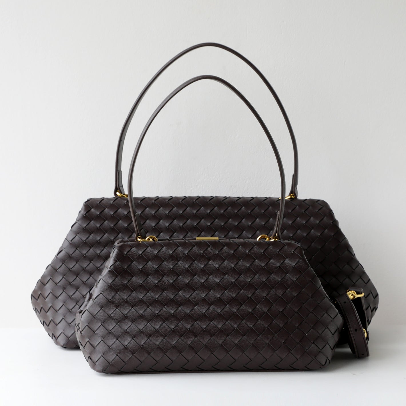 Woven Clasp Tote Bag for Women Large Capacity Commuter Shoulder Handbag, Premium Fashion Purse with Elegant Hardware Detail