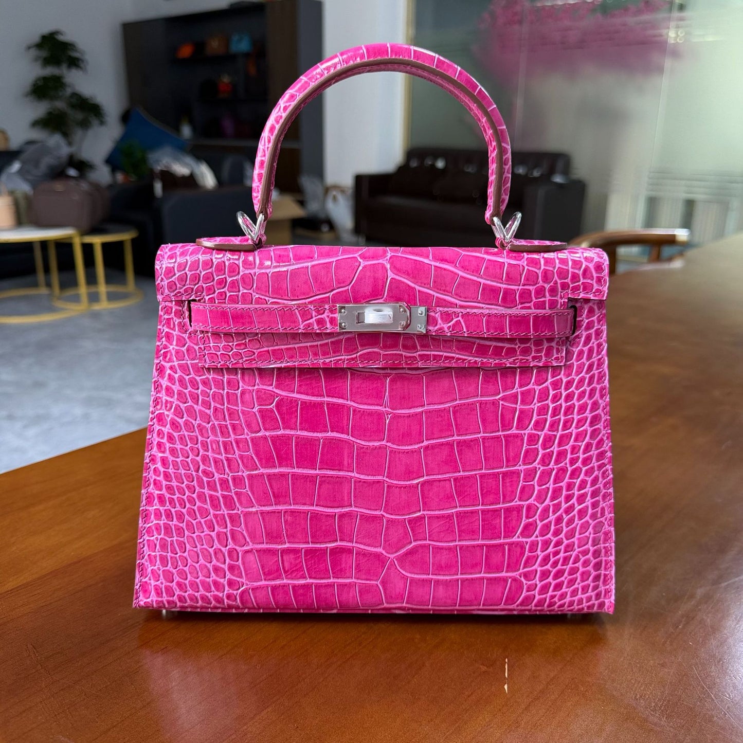 Premium 25cm Kelly-Inspired Fully Hand-Stitched Croc-Effect Leather Bag for Women, External Stitching Top-Layer Cowhide with Stainless Steel Hardware, Versatile Top-Handle Crossbody Handbag