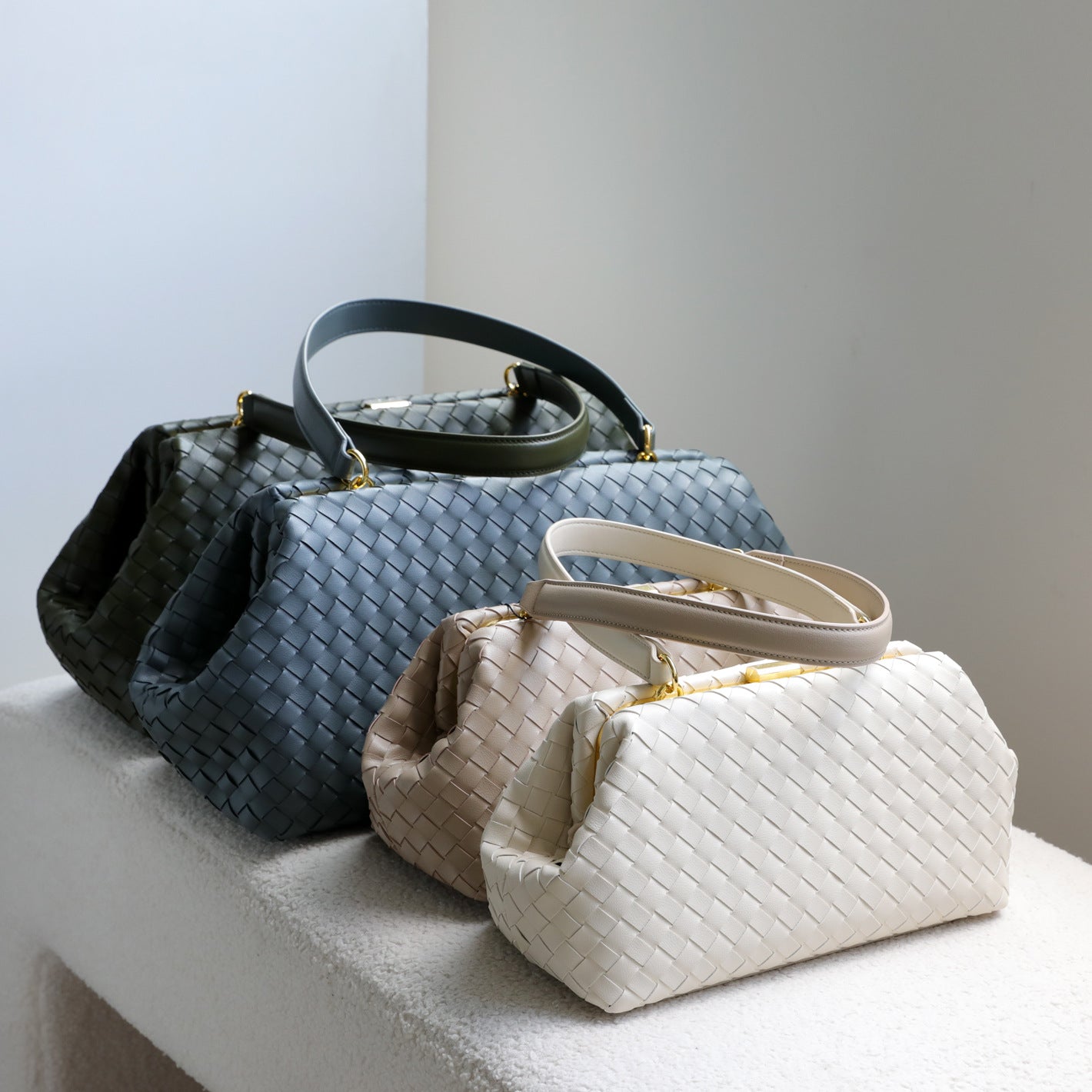 Woven Clasp Tote Bag for Women Large Capacity Commuter Shoulder Handbag, Premium Fashion Purse with Elegant Hardware Detail