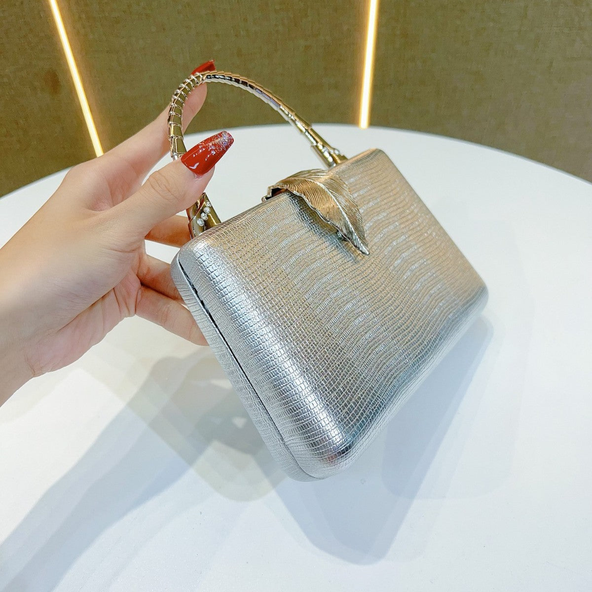 Elegant Premium Evening Clutch for Women, A Glamorous Top-Handle Crossbody Shoulder Handbag with Sophisticated Design, Perfect for Parties Banquets Formal Gowns & Special Occasions
