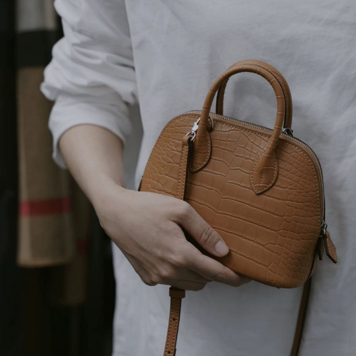 New Arrival Croc-Effect Genuine Leather Bowling Shell Bag for Women, A Mini Top-Handle Crossbody Commuter Handbag with Trendy Versatile Design
