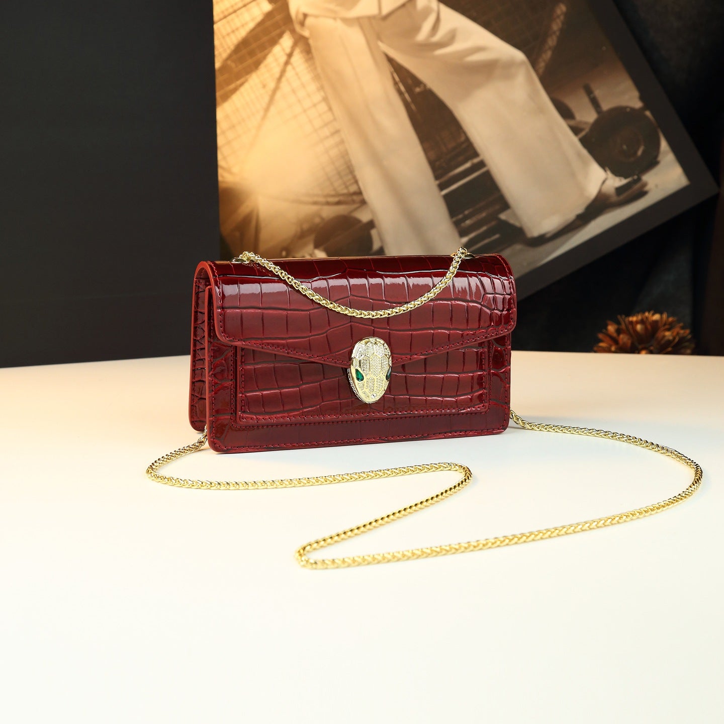 New Arrival Exquisite Small Square Chain Bag for Women, A Croc-Effect Serpent-Head Genuine Leather Top-Handle Crossbody Handbag with Fashionable Design