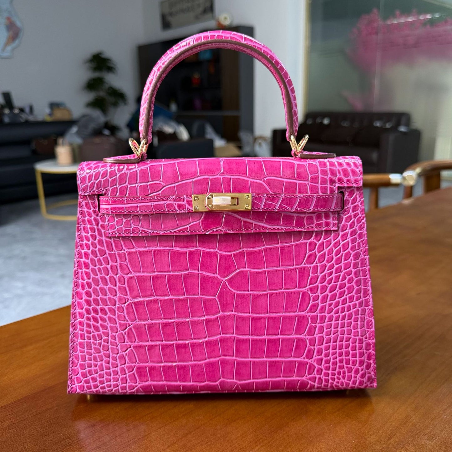 Premium 25cm Kelly-Inspired Fully Hand-Stitched Croc-Effect Leather Bag for Women, External Stitching Top-Layer Cowhide with Stainless Steel Hardware, Versatile Top-Handle Crossbody Handbag