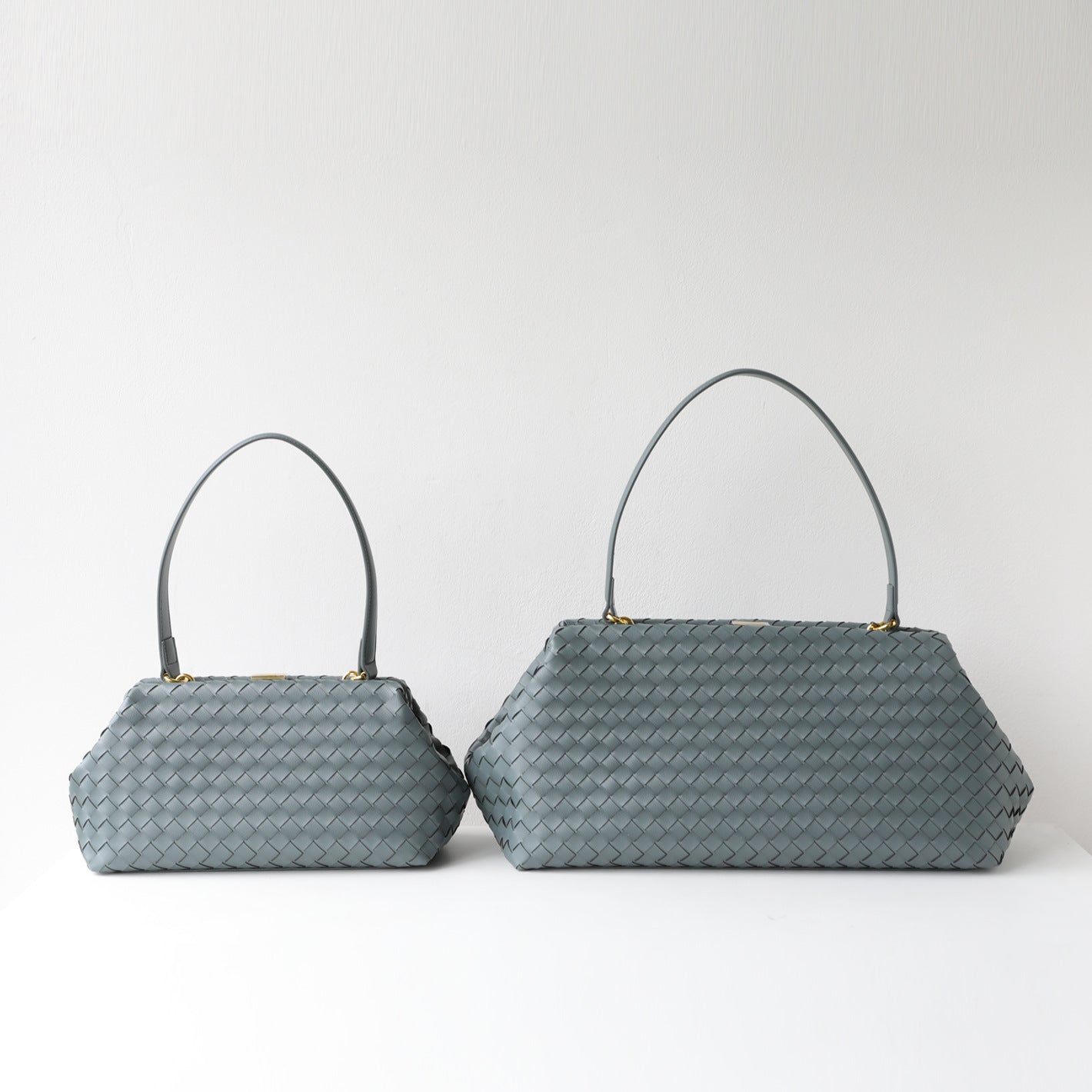 Woven Clasp Tote Bag for Women Large Capacity Commuter Shoulder Handbag, Premium Fashion Purse with Elegant Hardware Detail