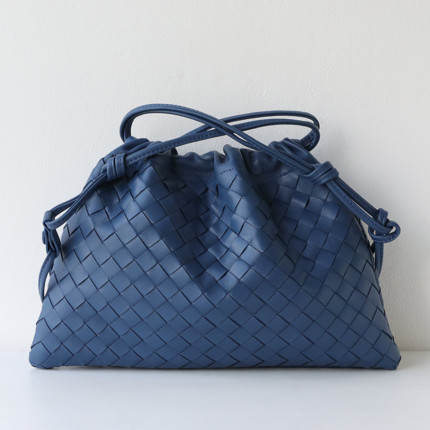 Sheepskin Woven Dumpling Drawstring Bag for Women Genuine Leather Underarm Shoulder Crossbody Handbag, Versatile Purse with Soft Textured Design