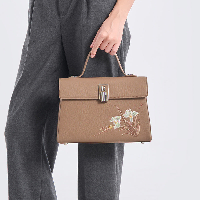Exquisite Chinese Embroidery Genuine Leather Handbag for Women, Cheongsam-Inspired Elegant Tote with Premium Sophisticated Look, A Thoughtful Gift for Mom