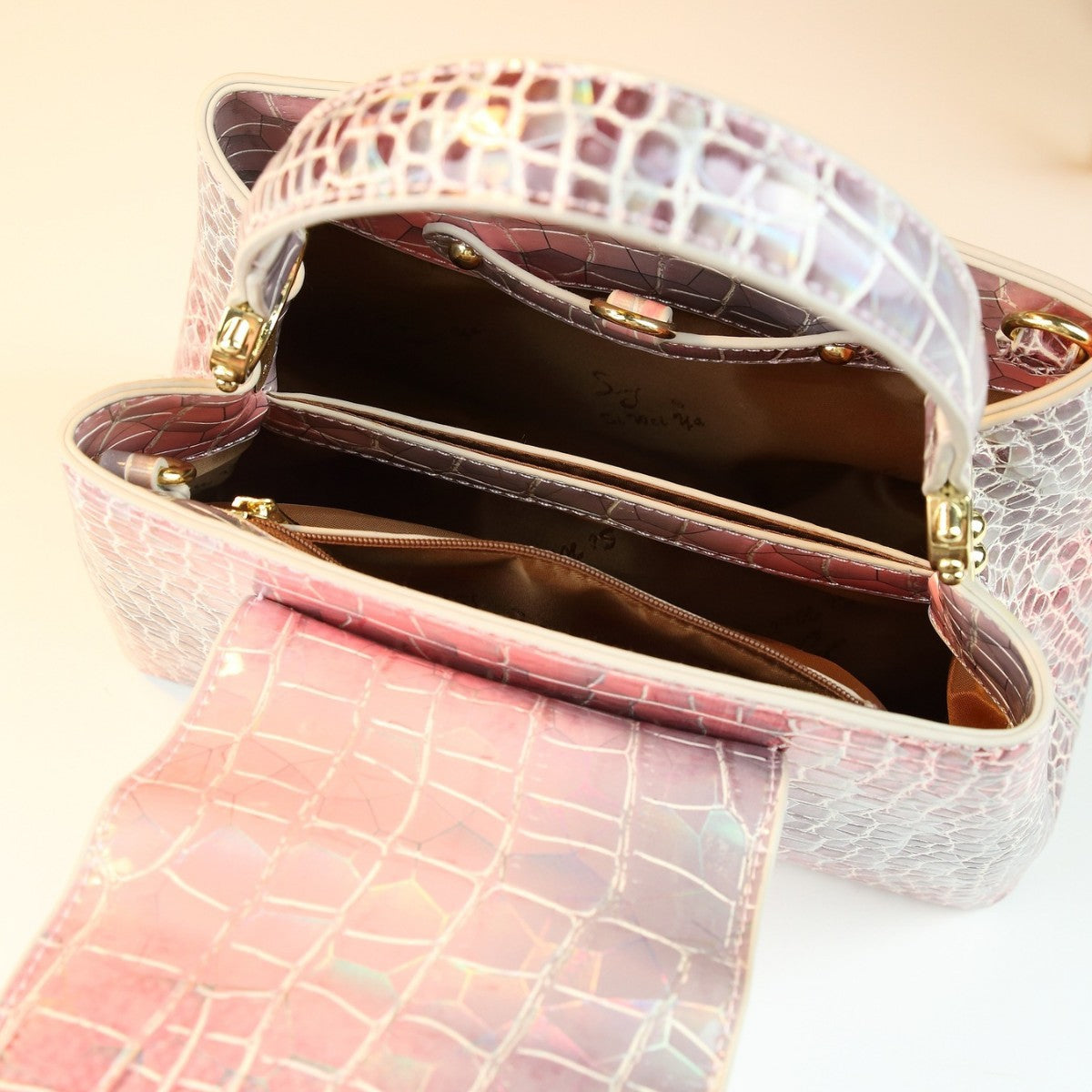 Chic V-Shaped Croc-Effect Small Square Bag for Women, A High-End Versatile Commuter Top-Handle Shoulder Crossbody Handbag, Perfect for Spring/Summer Style