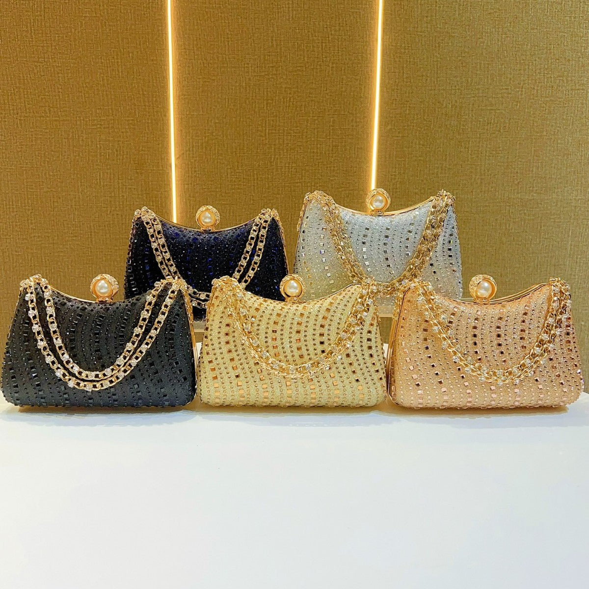 Elegant Rhinestone-Embellished Vintage Evening Bag for Women, A Premium Crystal Top-Handle Chain Crossbody Handbag with Sophisticated Design, Perfect for Banquets Weddings & Special Occasions