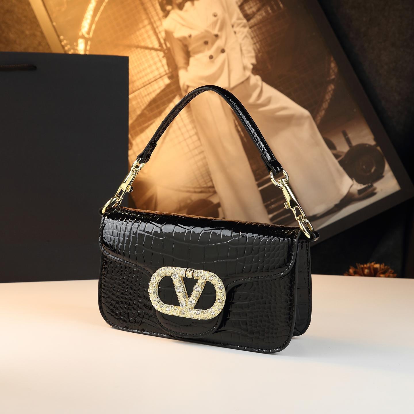 New Arrival Croc-Effect Light Luxury Small Square Bag for Women, A Genuine Leather Chain Crossbody Shoulder Handbag with Fashionable Design