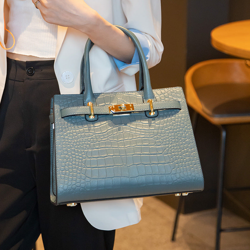 New Arrival Light Luxury Croc-Effect Tote Bag for Women, A Large Capacity Genuine Leather Shoulder Handbag with Versatile Commuter Design, Perfect for Work & Everyday