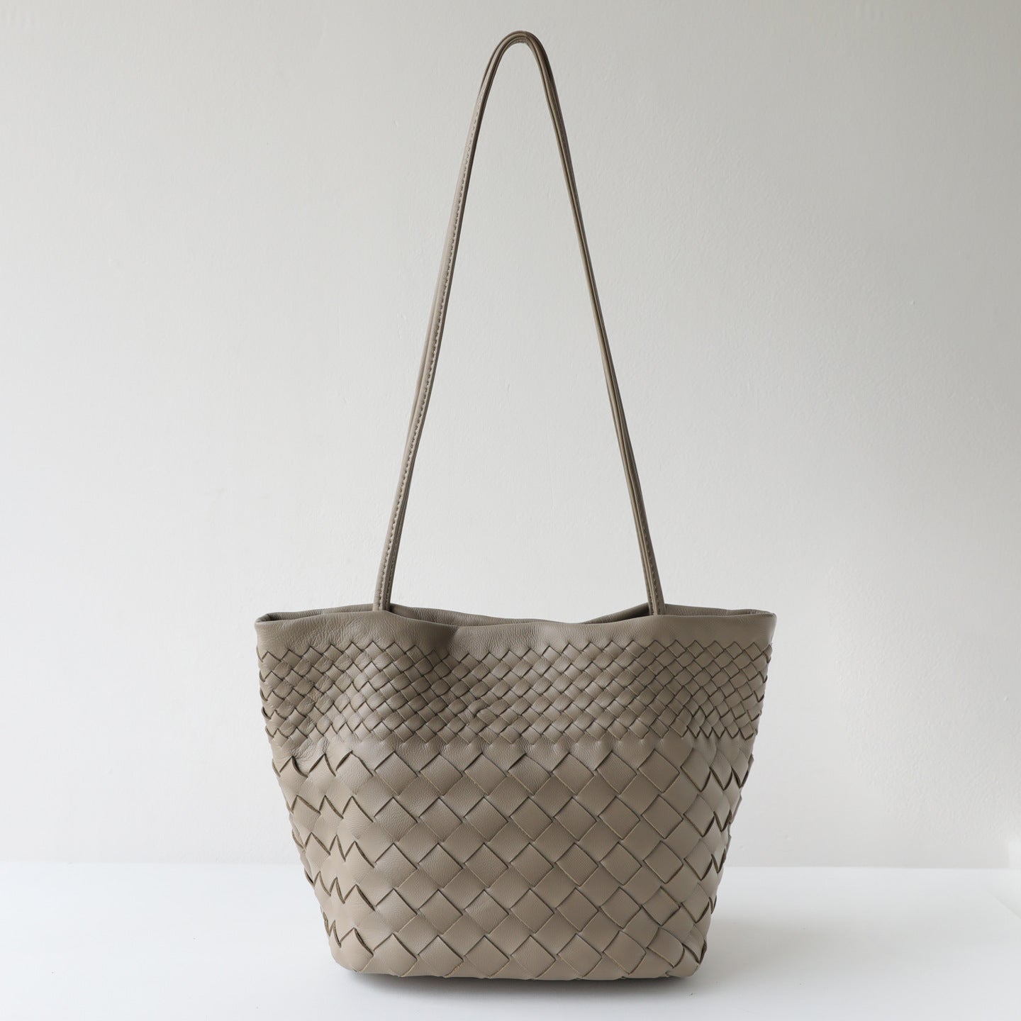 Sheepskin Woven Bucket Underarm Bag for Women Niche Slouchy Commuter Shoulder Handbag, Versatile Genuine Leather Purse with Soft Artisan Texture