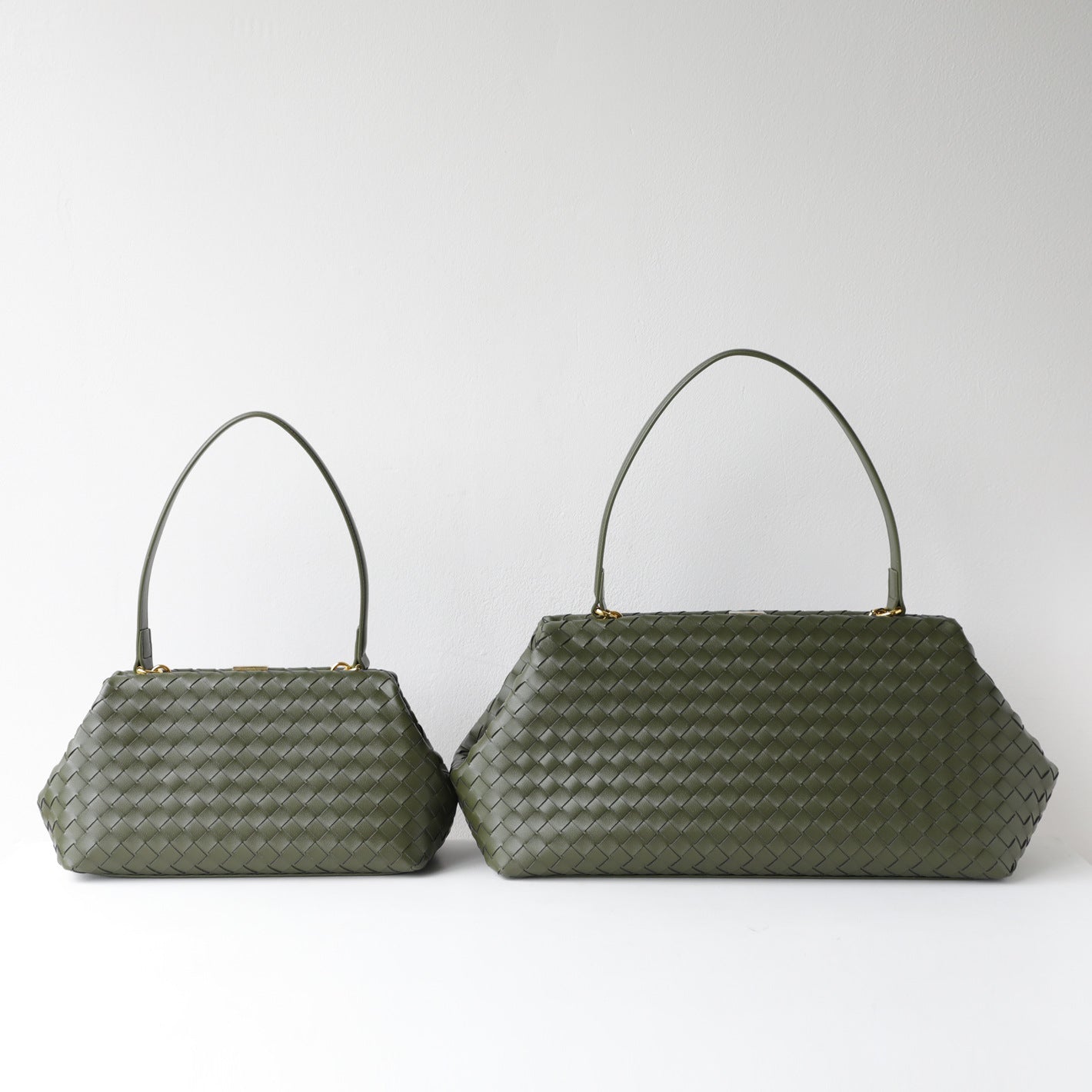 Woven Clasp Tote Bag for Women Large Capacity Commuter Shoulder Handbag, Premium Fashion Purse with Elegant Hardware Detail