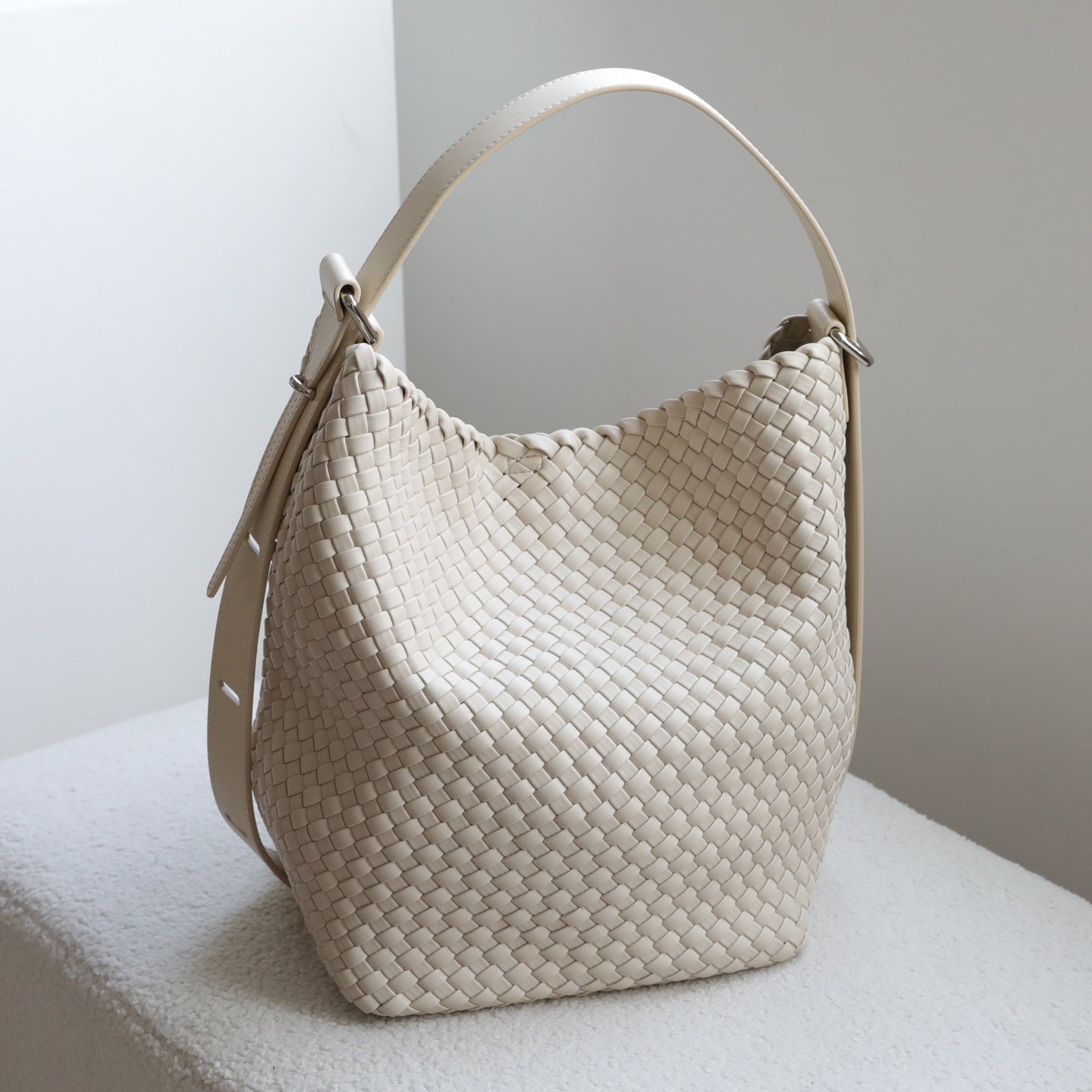 Handwoven Relaxed Tote Bag for Women Niche Minimalist Commuter Shoulder Handbag, Large Capacity Purse with Artisan Texture
