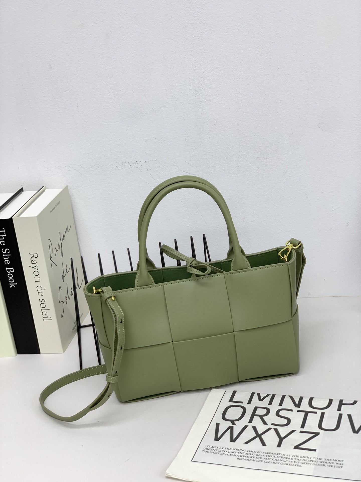 Genuine Leather Woven Large Capacity Tote Bag for Women, New Premium Shoulder Underarm Top Handle Purse, Fashionable Commute Handbag for Ladies
