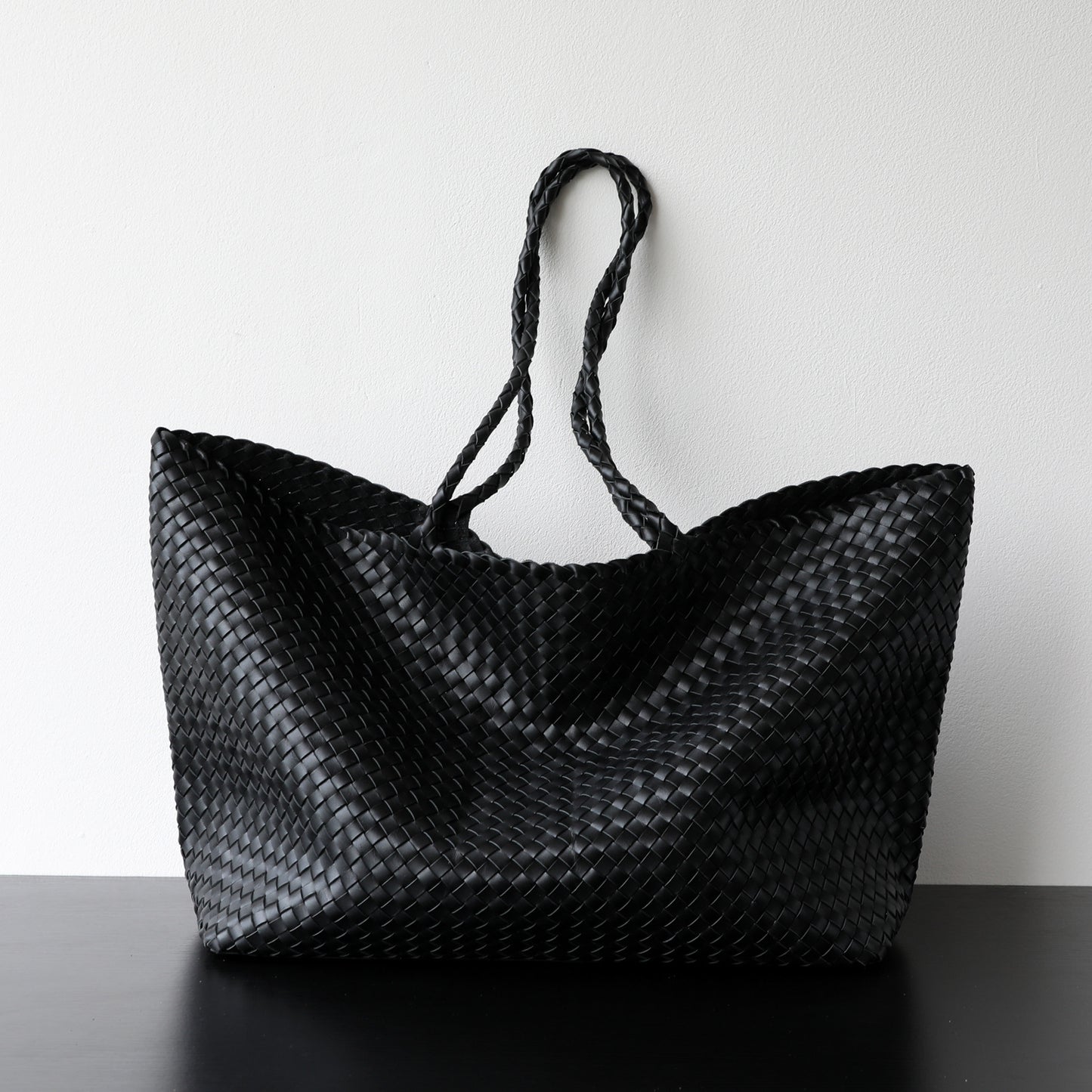 Vegetable-Tanned Leather Handwoven Tote Bag for Women Light Luxury Large Capacity Commuter Shoulder Purse with Artisan Craftsmanship