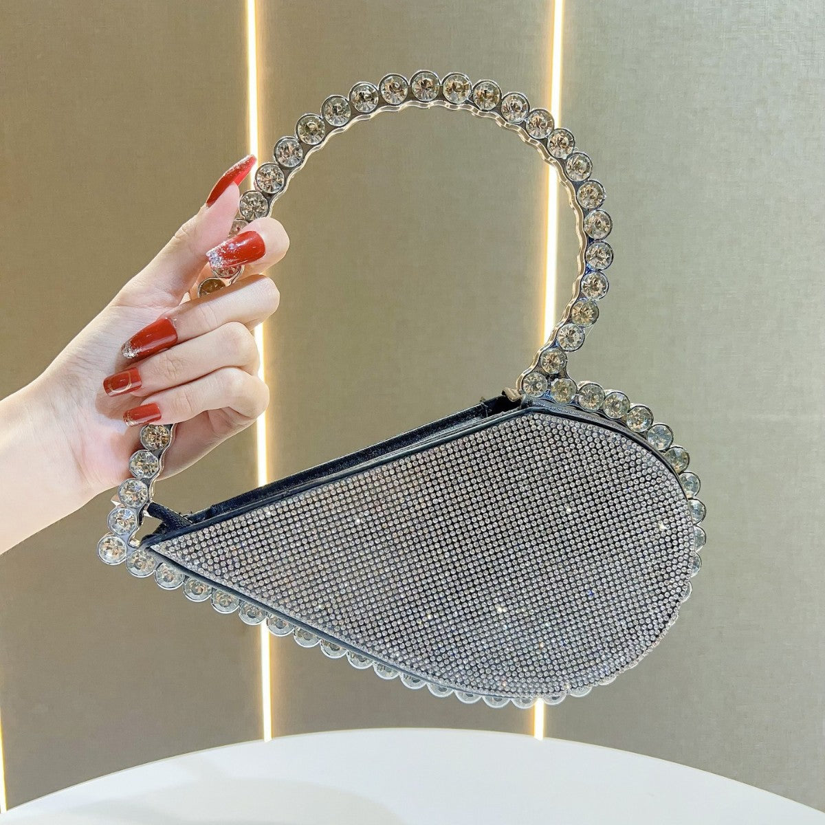 Dazzling Rhinestone Heart-Shaped Clutch for Women, A Korean-Style Top-Handle Evening Bag with Removable Crossbody Shoulder Strap, Perfect for Banquets Weddings & Parties