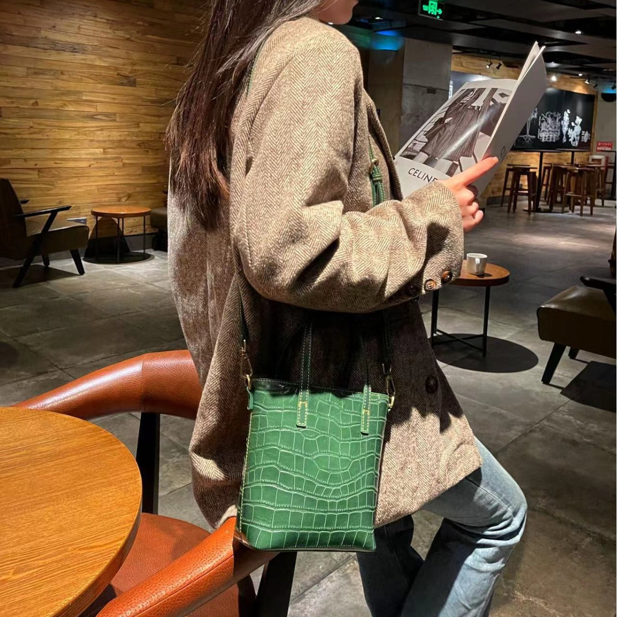 New Arrival Vegetable-Tanned Croc-Effect Leather Bucket Bag for Women, A Casual Top-Handle Crossbody Handbag with Plaid Design & Premium Genuine Leather 833