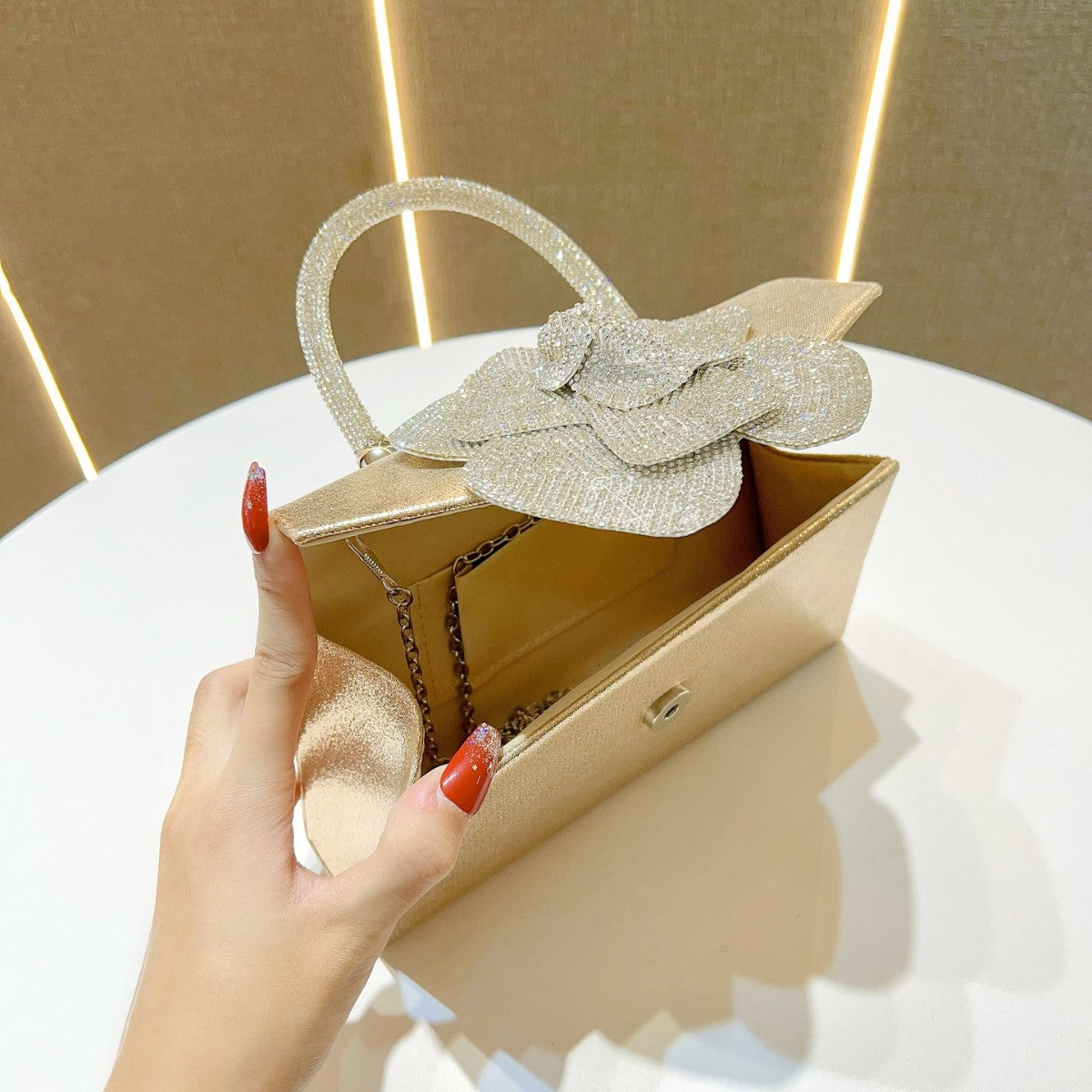 Chic Rhinestone Rose Banquet Bag for Women, A Unique Crystal-Embellished Top-Handle Crossbody Purse with Sparkly Design, Perfect for Parties & Special Occasions