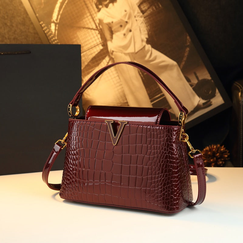 New Arrival Patent Croc-Effect Bucket Bag for Women, A Fashionable Genuine Leather Shoulder Crossbody Handbag with Versatile Design, Perfect for Moms