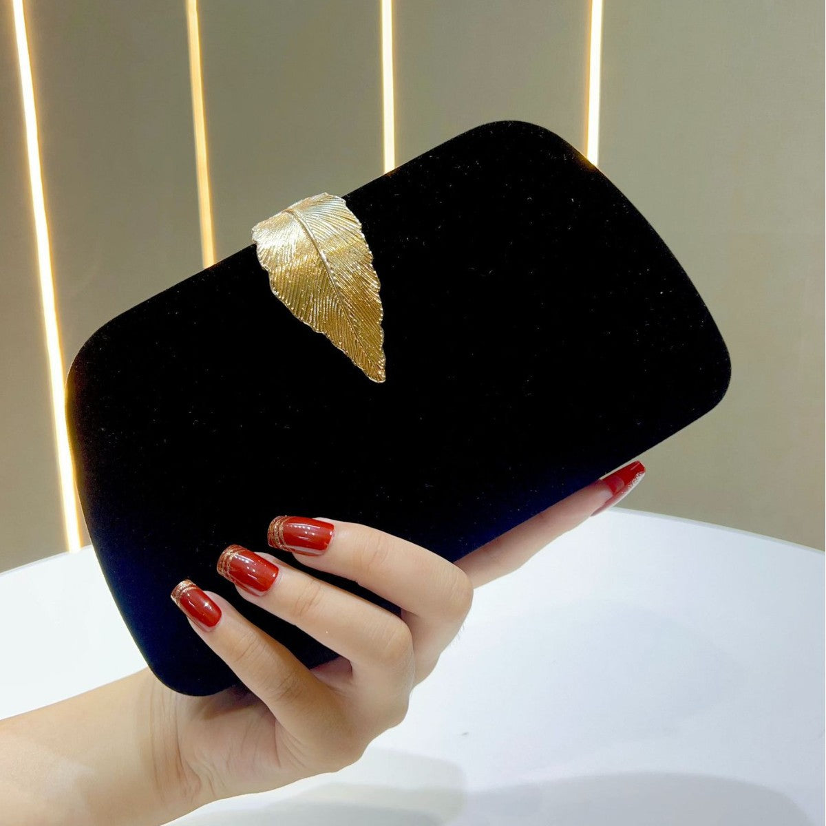 Luxurious Velvet Evening Clutch for Women, A Sophisticated Small Handbag with Elegant Premium Design, Perfect for Cheongsam Formal Gowns Weddings & Banquets