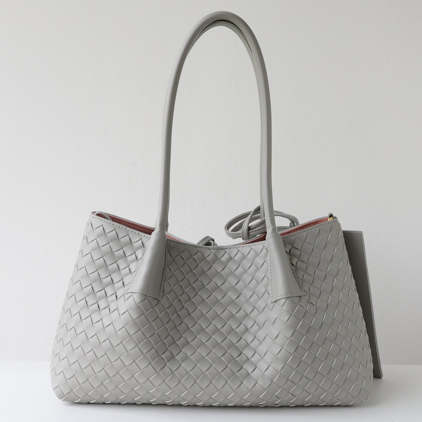 Genuine Leather Woven Underarm Bag for Women Large Capacity Commuter Shoulder Handbag, Niche Versatile Purse with Artisan Texture