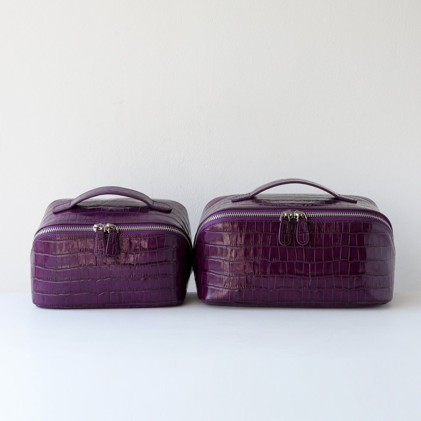 New Arrival Genuine Leather Croc-Effect Toiletry Bag for Travel, A Large Capacity Cosmetics Organizer Pouch with Premium Top-Layer Cowhide & Stylish Design