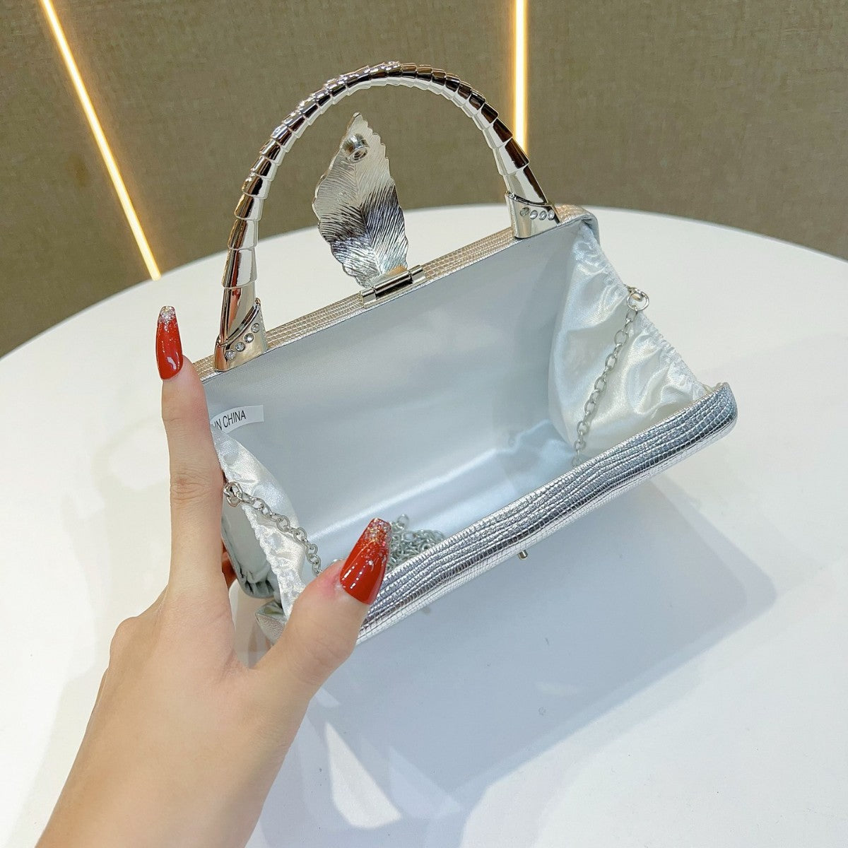 Elegant Premium Evening Clutch for Women, A Glamorous Top-Handle Crossbody Shoulder Handbag with Sophisticated Design, Perfect for Parties Banquets Formal Gowns & Special Occasions