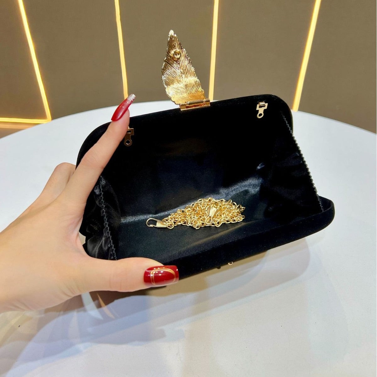 Luxurious Velvet Evening Clutch for Women, A Sophisticated Small Handbag with Elegant Premium Design, Perfect for Cheongsam Formal Gowns Weddings & Banquets