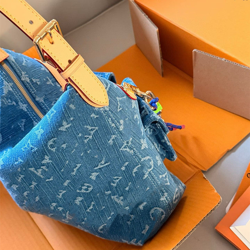 Denim Manhattan Travel Tote Bag for Women Large Capacity Shoulder Messenger Underarm Handbag, Baggy Style Purse with Casual Denim Design